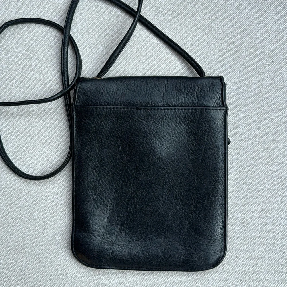 Leather Nine West-Crossbody-Black-6x8 Envelope Style-Flap Closure